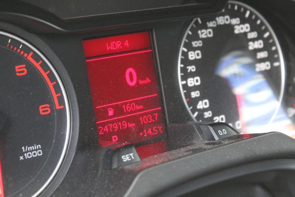 Audi A4 2011 — photo 27