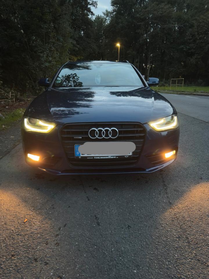 Audi A4 2013 — вигляд ззаду