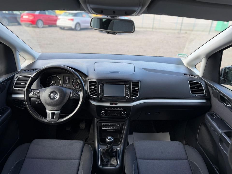 Volkswagen Sharan 2011 — photo 13