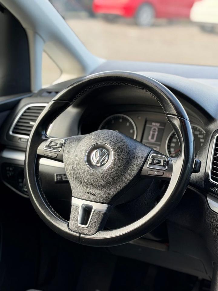 Volkswagen Sharan 2011 — photo 18