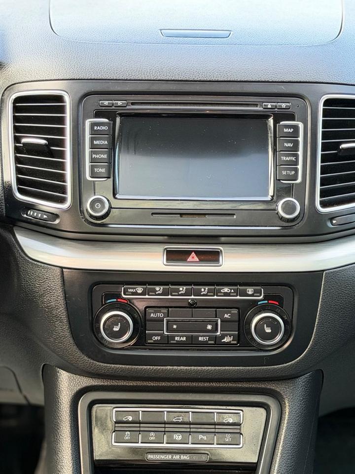 Volkswagen Sharan 2011 — photo 19