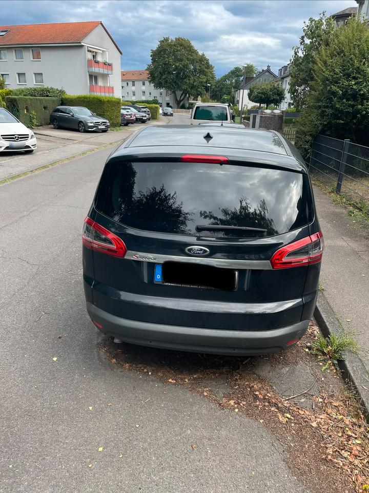 Ford S-Max 2013 — вигляд ззаду