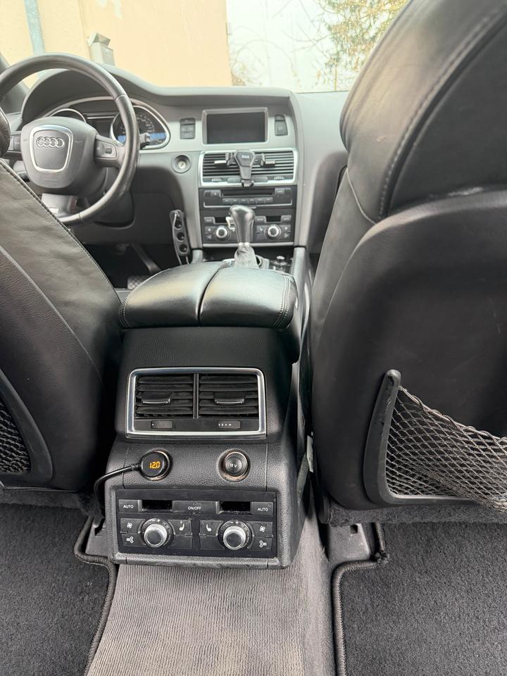 Audi Q7 2009 — photo 12