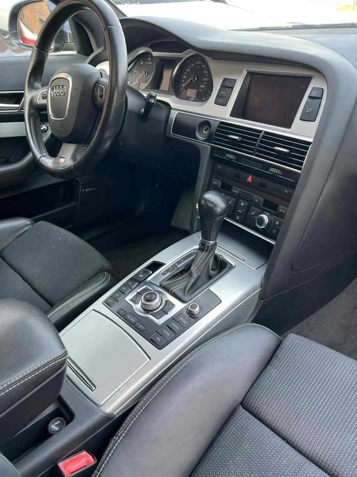 Audi A6 2010 — photo 14