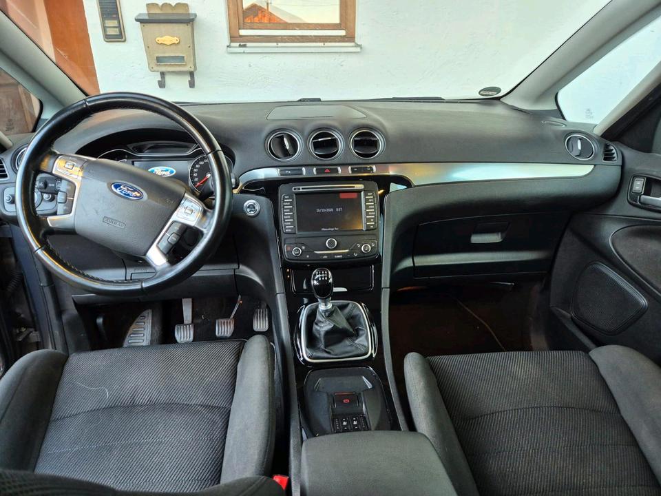 Ford S-Max 2013 — photo 14