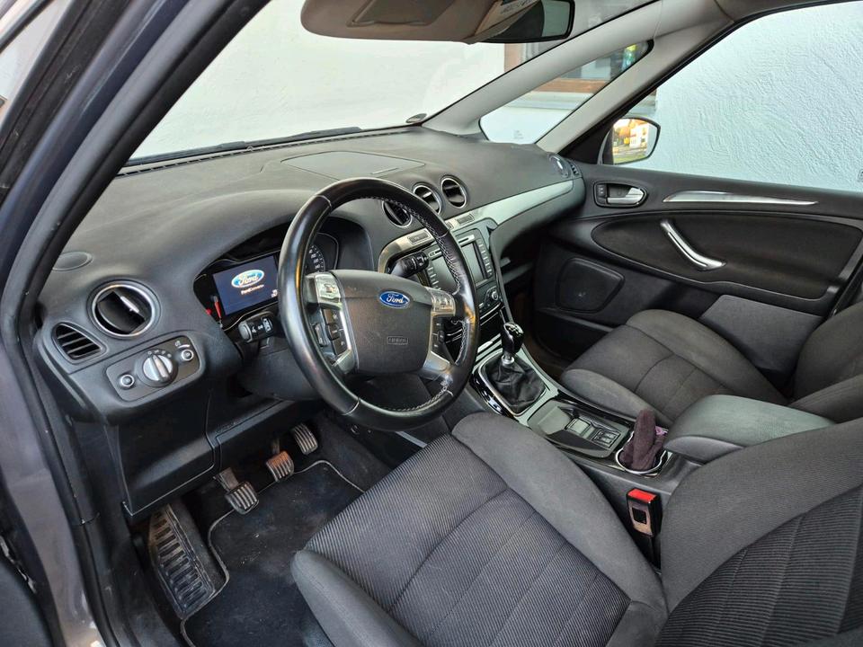 Ford S-Max 2013 — photo 16