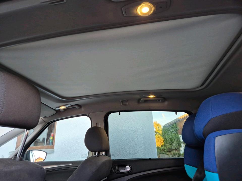 Ford S-Max 2013 — photo 17