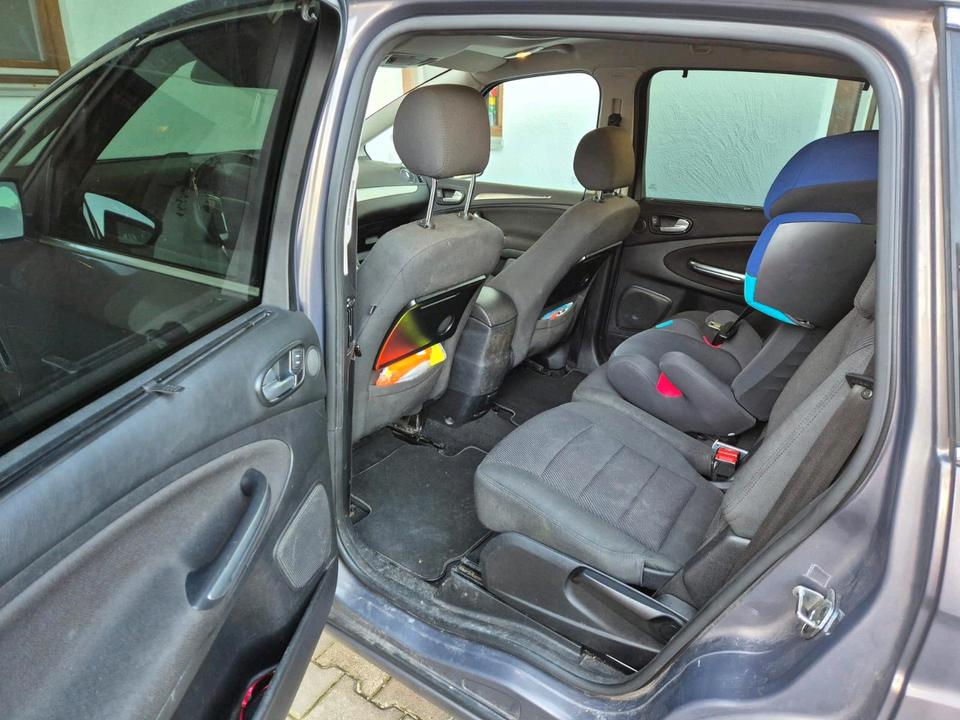 Ford S-Max 2013 — photo 18
