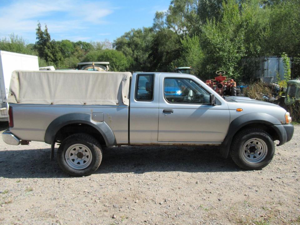 Nissan Navara 2004 — двигун