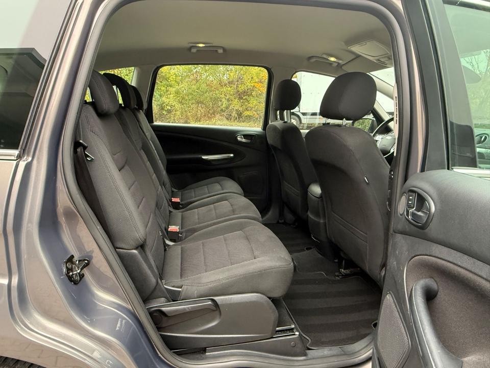 Ford S-Max 2012 — photo 11