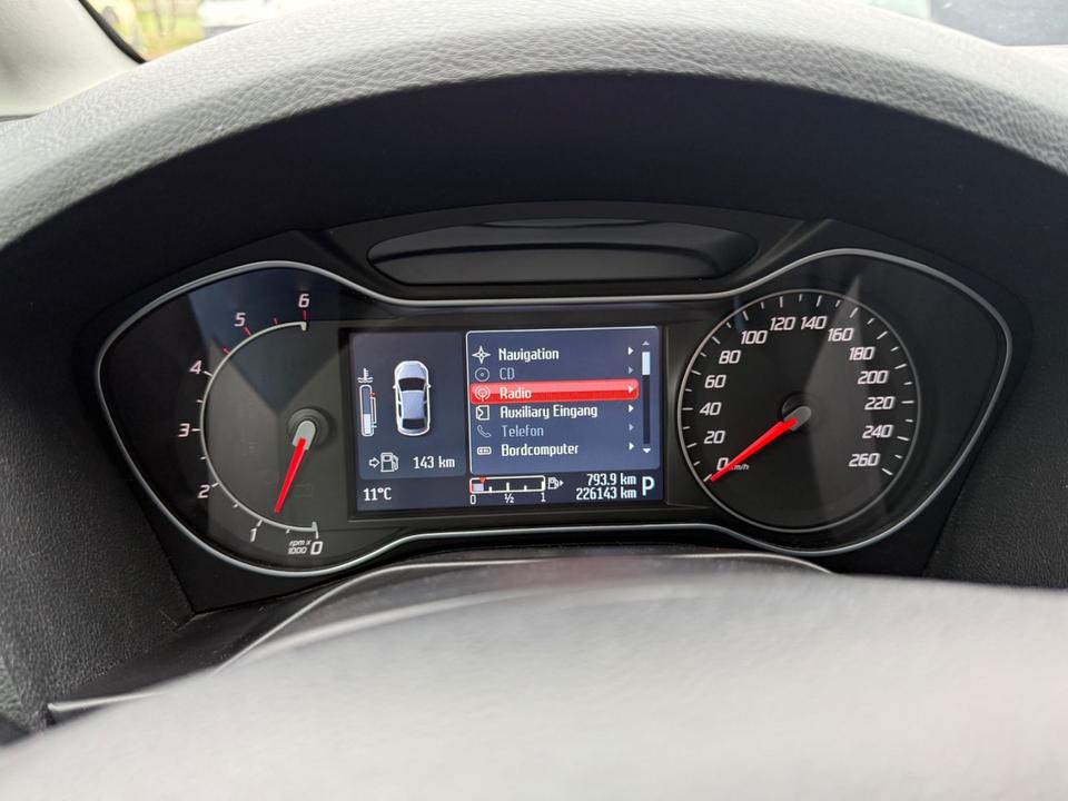 Ford S-Max 2012 — photo 13