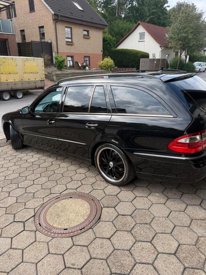Mercedes Benz E 280 2006 — rear view