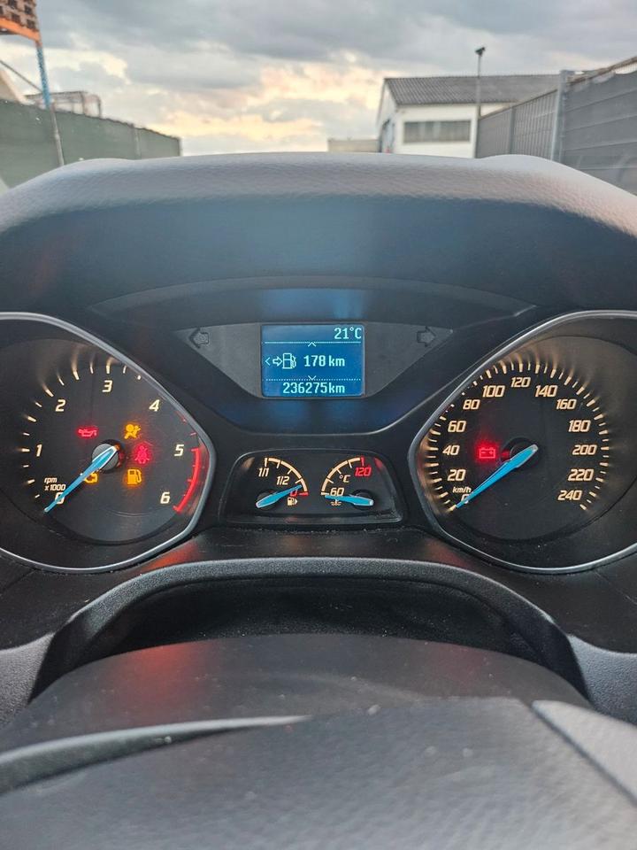 Ford Focus 2014 — photo 10