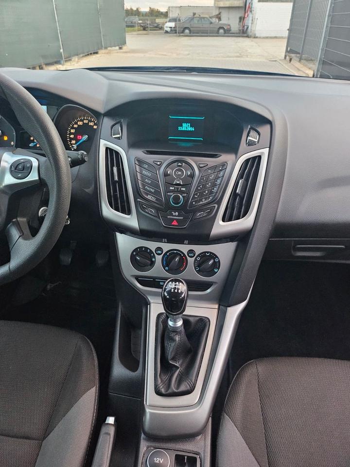 Ford Focus 2014 — photo 8