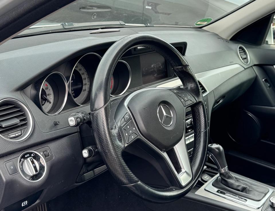Mercedes Benz C 220 2012 — photo 10