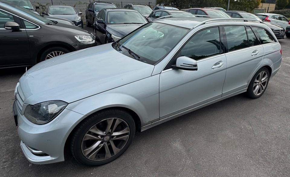 Mercedes Benz C 220 2012 — rear view