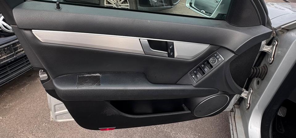 Mercedes Benz C 220 2012 — photo 9