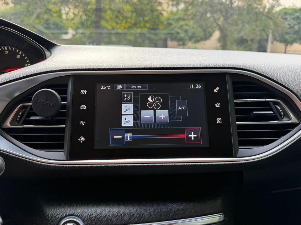 Peugeot 308 2014 — photo 14