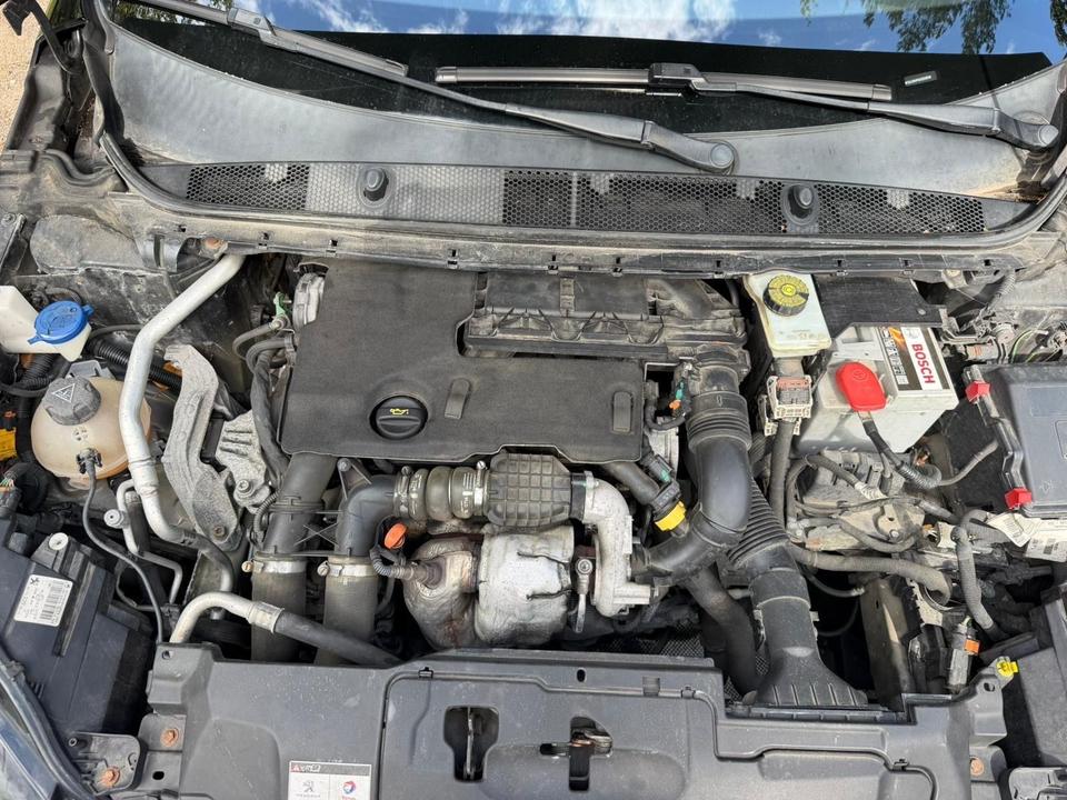 Peugeot 308 2014 — engine