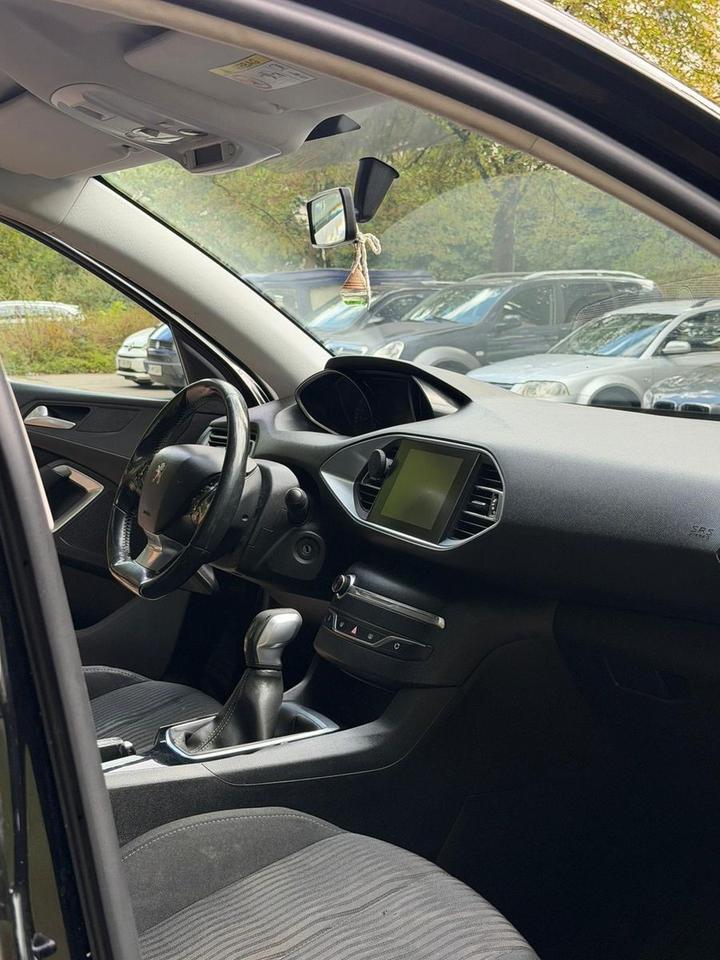 Peugeot 308 2014 — photo 8