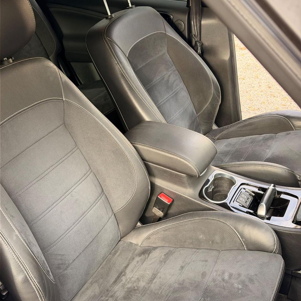 Ford S-Max 2011 — photo 11