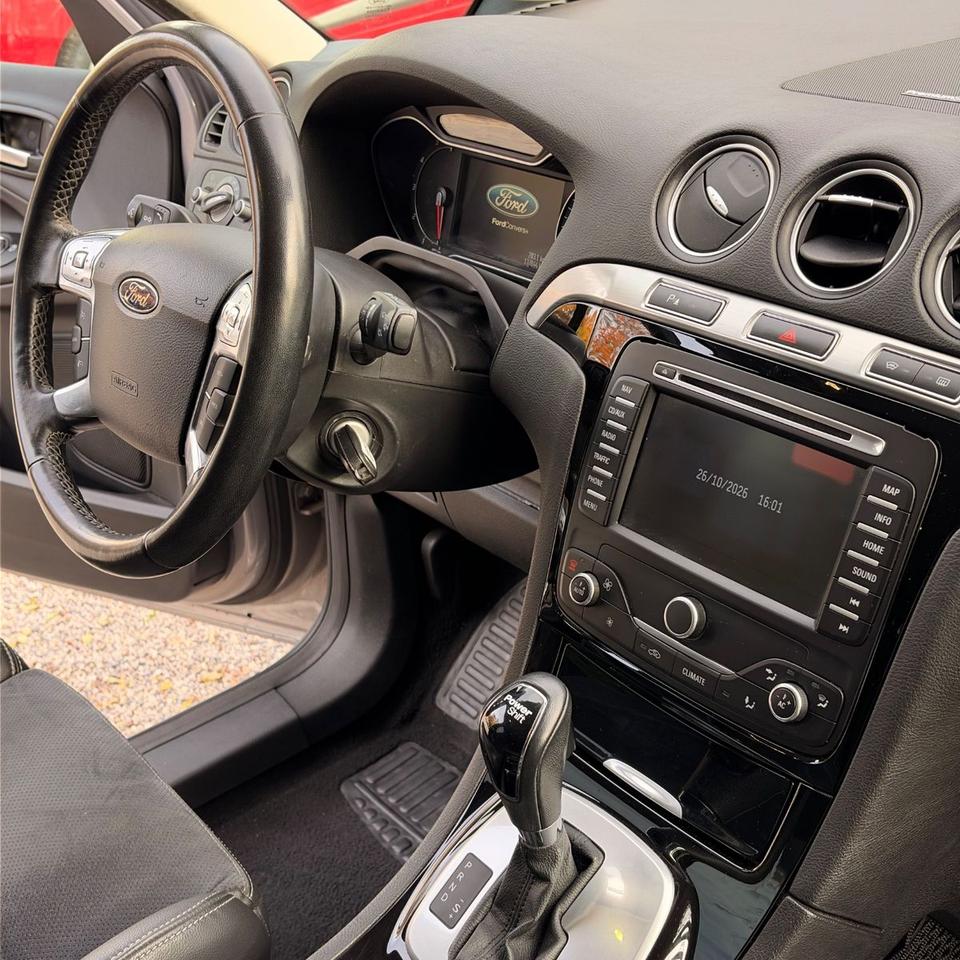 Ford S-Max 2011 — photo 12