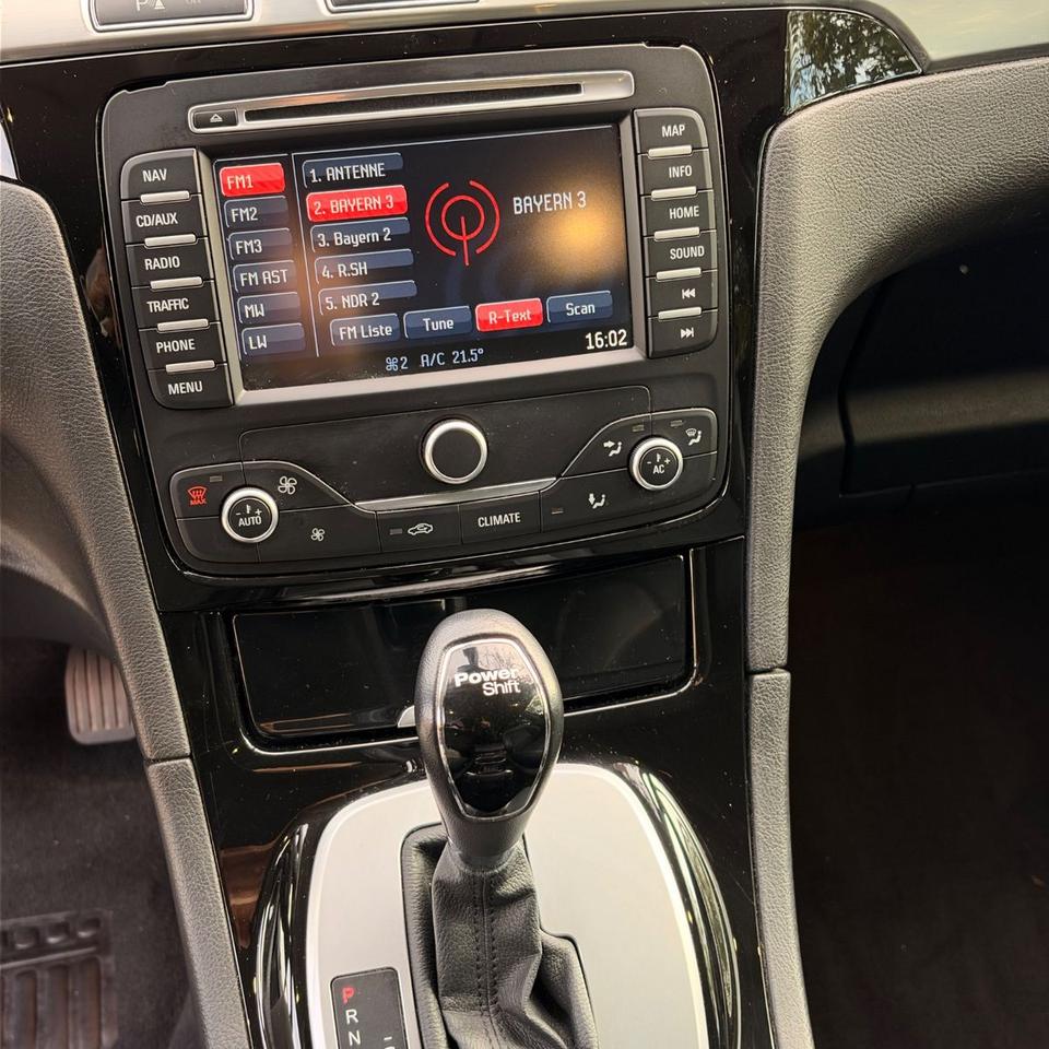 Ford S-Max 2011 — photo 16