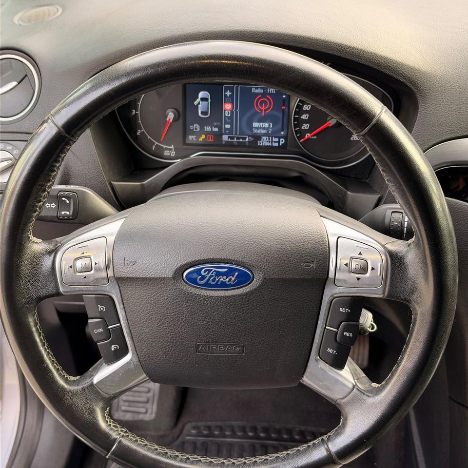 Ford S-Max 2011 — photo 17
