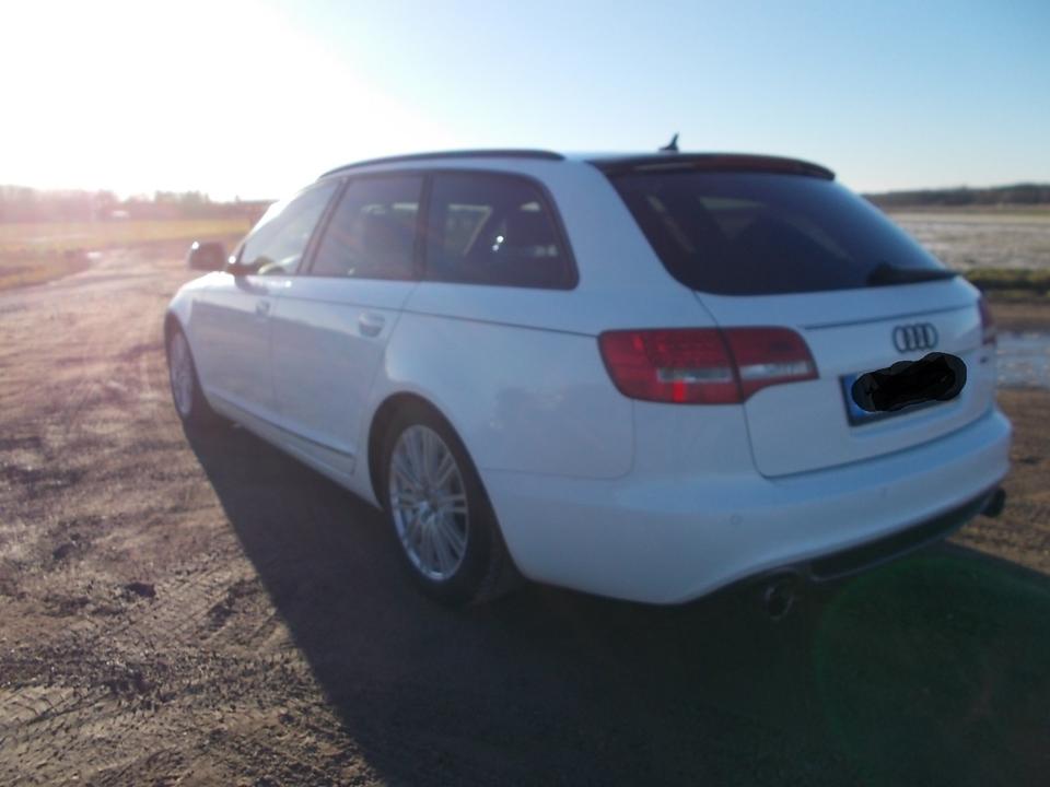 Audi A6 2010 — interior
