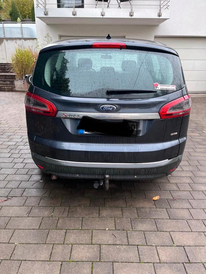 Ford S-Max 2010 — rear view