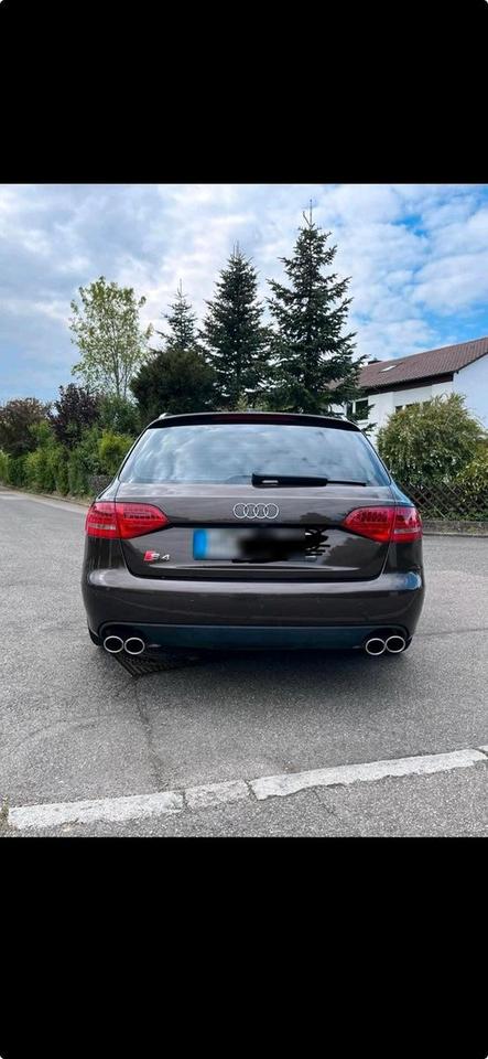 Audi A4 2011 — вигляд ззаду