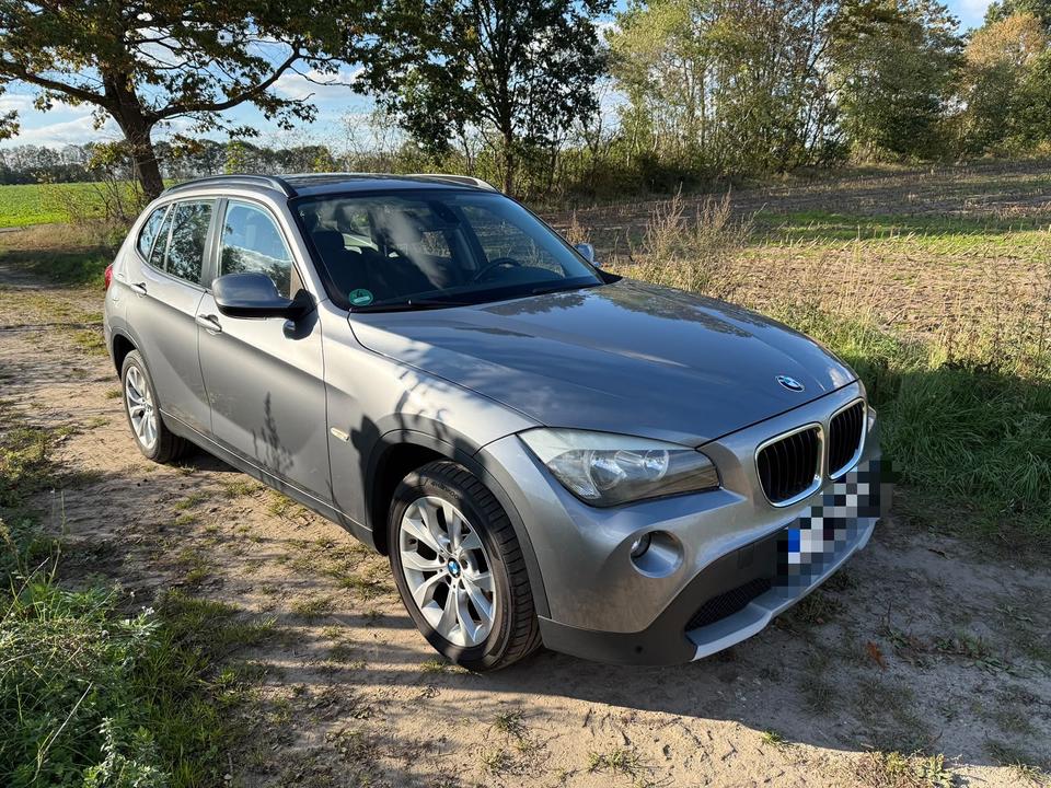 BMW X1 2011 — rear view