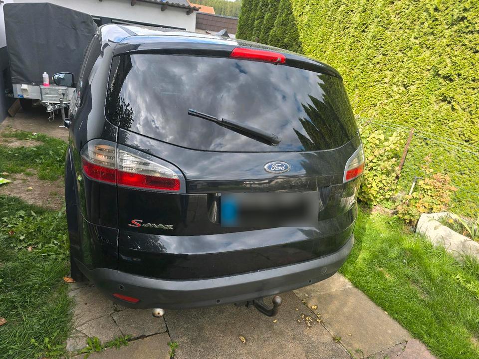 Ford S-Max 2009 — rear view
