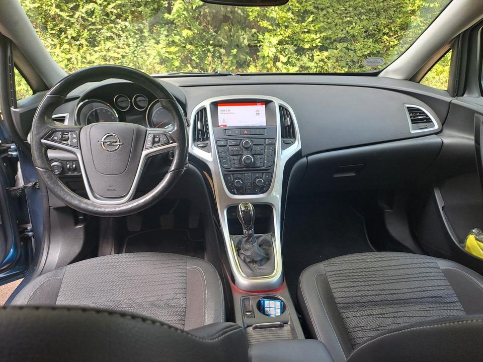 Opel Astra 2015 — фото 8