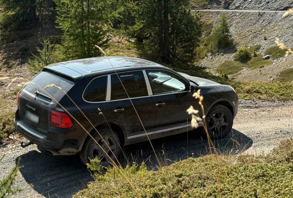 Porsche Cayenne 2006 — rear view