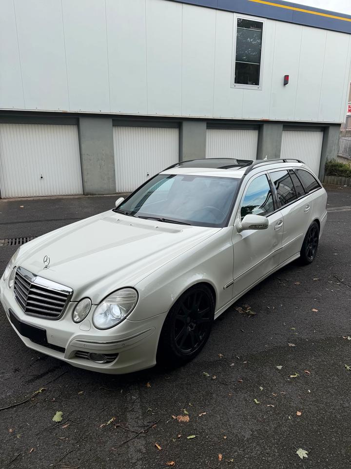 Mercedes Benz E 280 2008 — вигляд ззаду