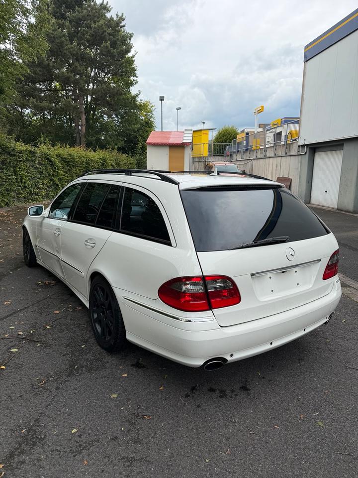 Mercedes Benz E 280 2008 — салон