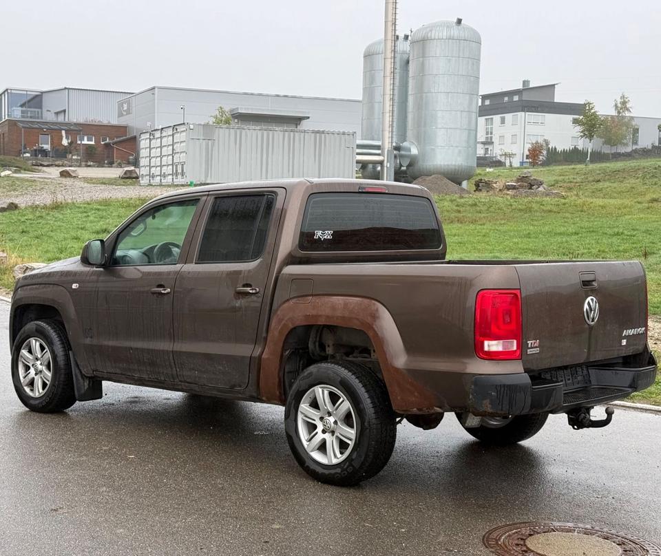 Volkswagen Amarok 2011 — rear view