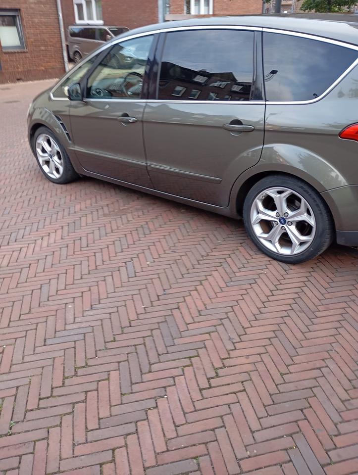 Ford S-Max 2011 — photo 10