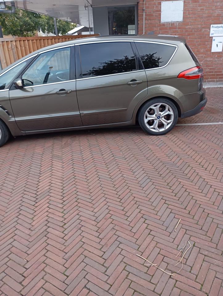 Ford S-Max 2011 — photo 11