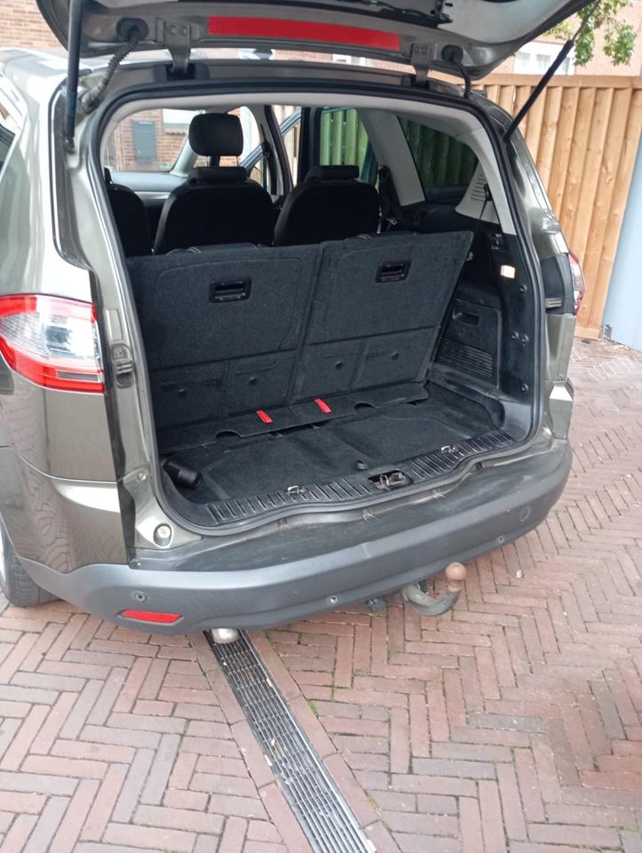 Ford S-Max 2011 — photo 14