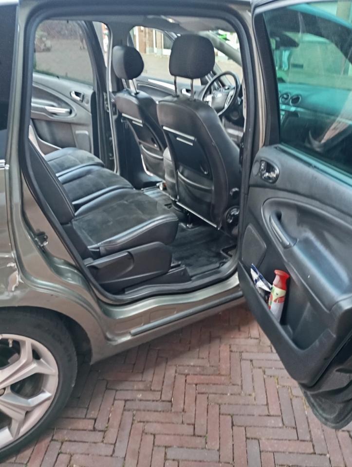 Ford S-Max 2011 — photo 15