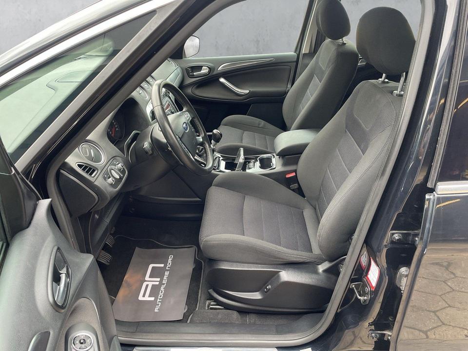 Ford S-Max 2011 — photo 10