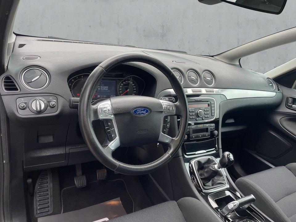Ford S-Max 2011 — photo 11