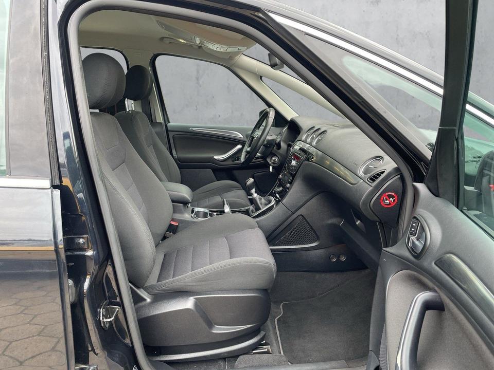 Ford S-Max 2011 — photo 14