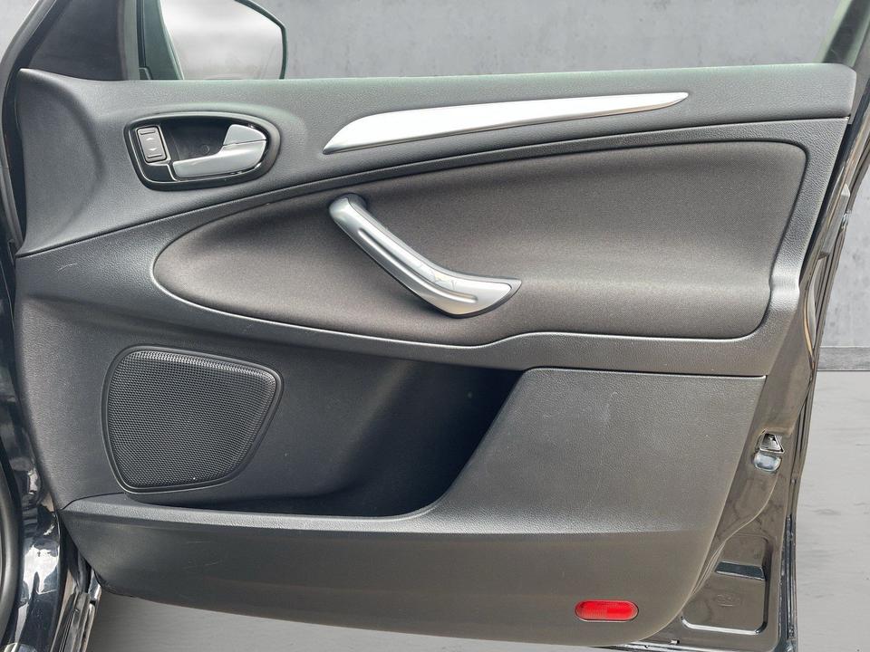 Ford S-Max 2011 — photo 15