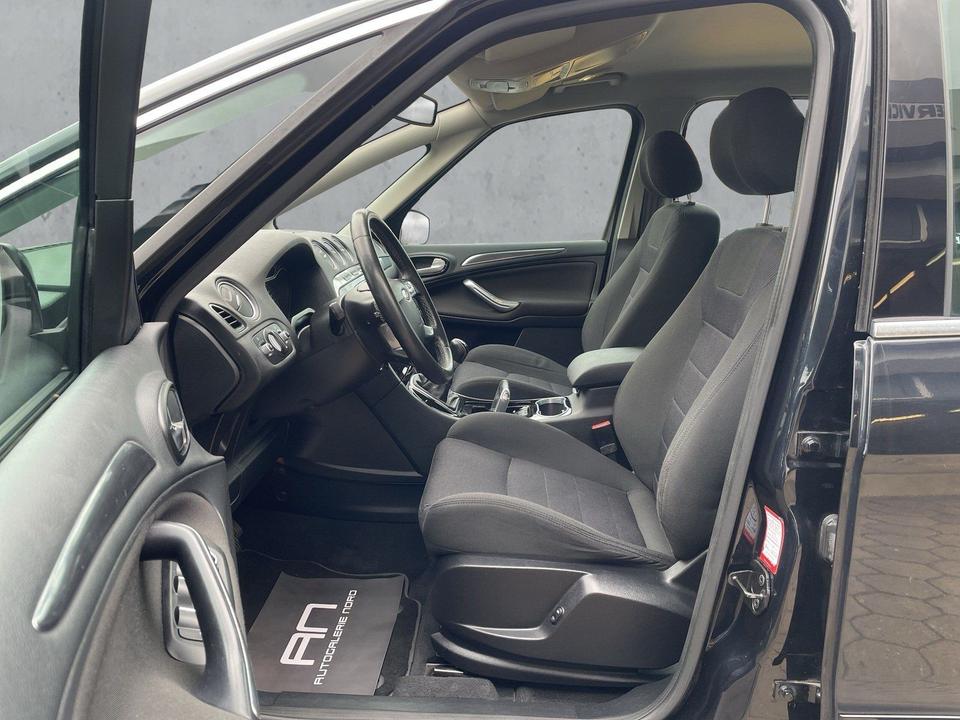 Ford S-Max 2011 — photo 9