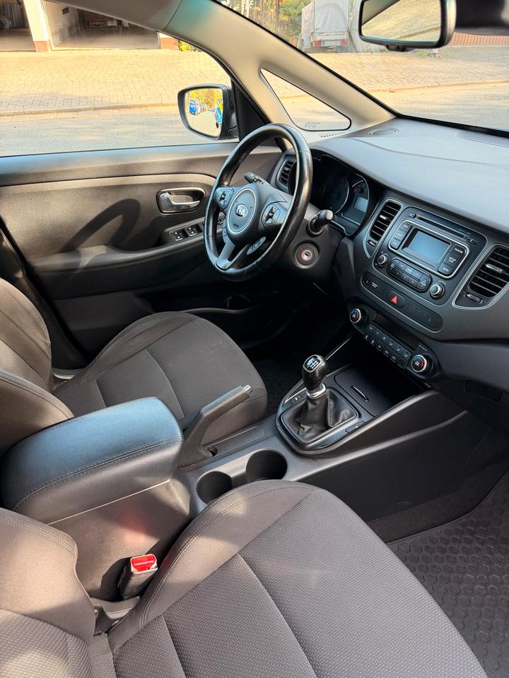 Kia Carens 2015 — photo 11