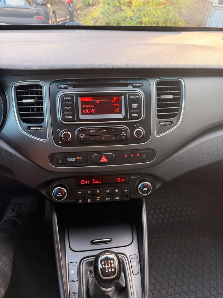 Kia Carens 2015 — photo 12
