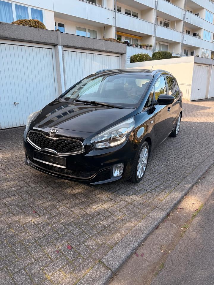 Kia Carens 2015 — rear view